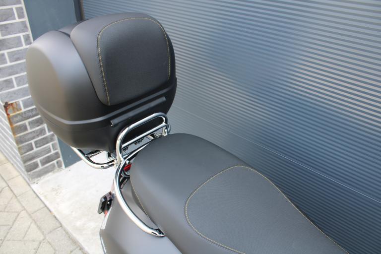 Piaggio Vespa gts 300 - 2022 (16)