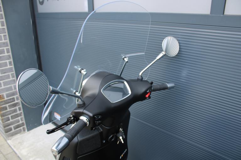 Piaggio Vespa gts 300 - 2022 (12)