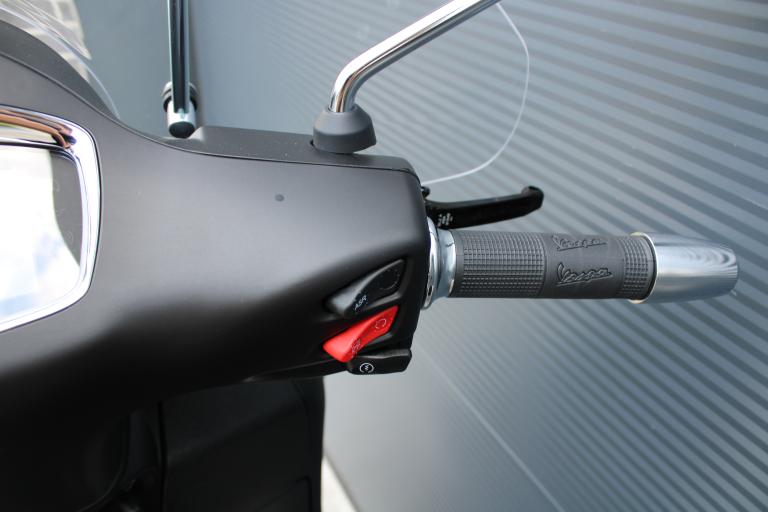Piaggio Vespa gts 300 - 2022 (14)