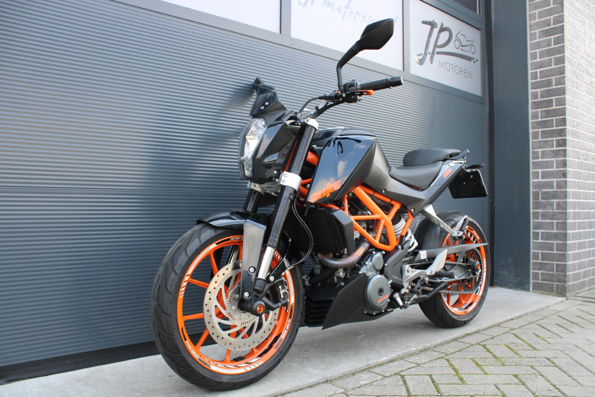 KTM 390 Duke ABS - 2015 (1)