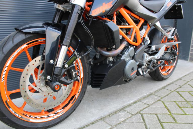KTM 390 Duke ABS - 2015 (2)