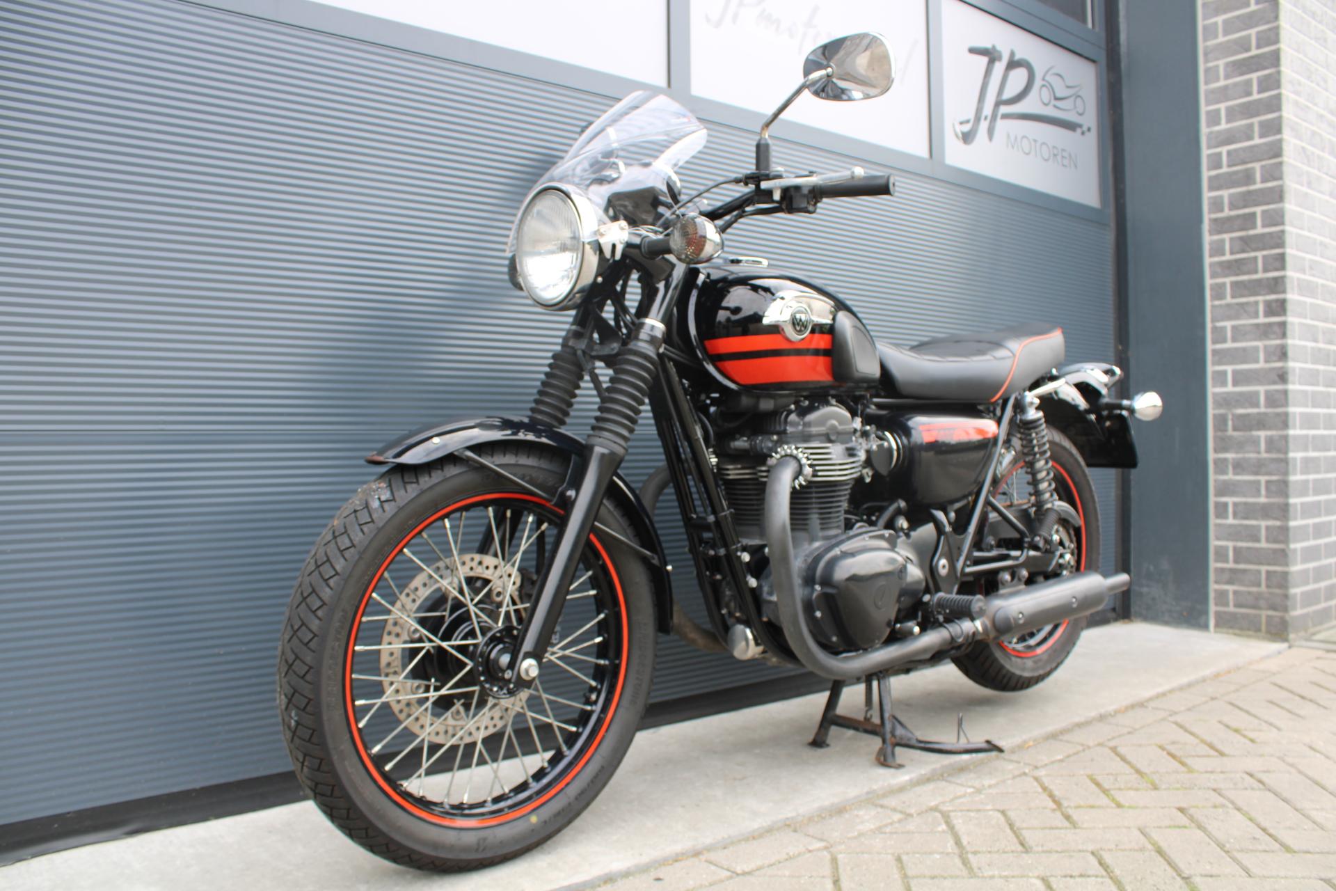 Kawasaki W 800 - 2014 (1)