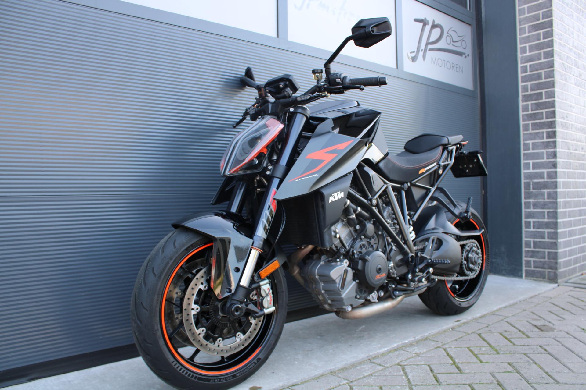 KTM 1290 Super duke R - 2017 (1)