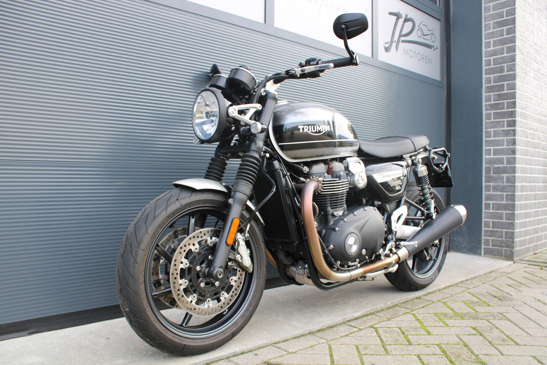 Triumph Speed twin 1200 - 2020 (1)
