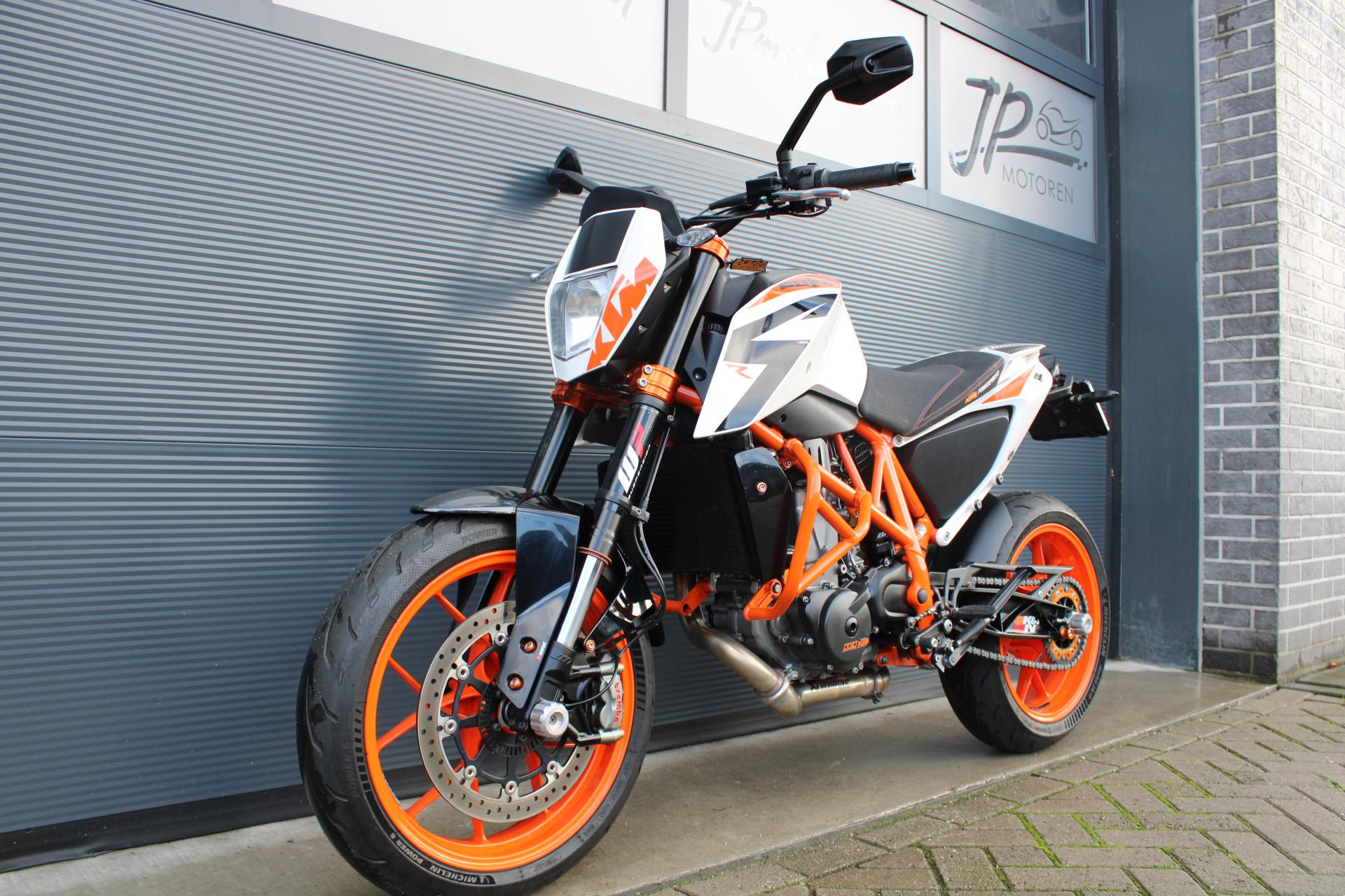 KTM 690 Duke R - 2015 (1)