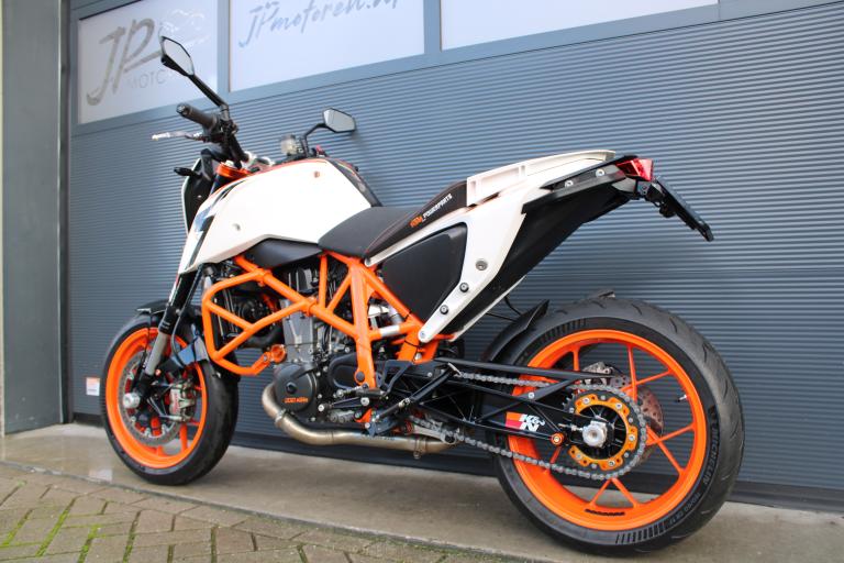 KTM 690 Duke R - 2015 (4)