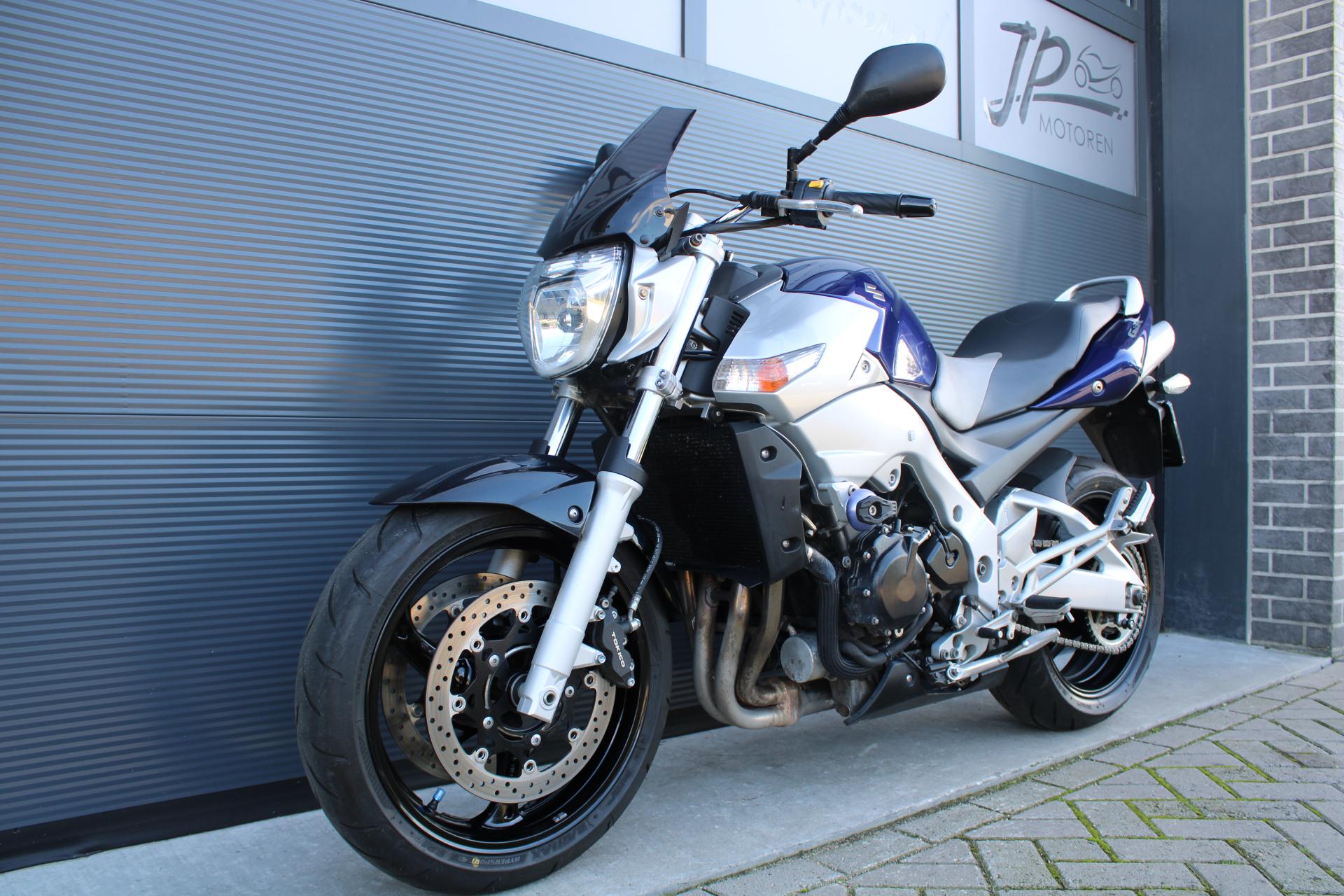 Suzuki GSR 600 - 2007 (1)
