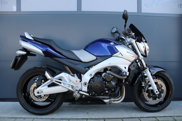 Suzuki GSR 600 - 2007 (8)