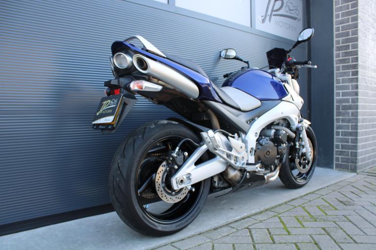 Suzuki GSR 600 - 2007 (6)