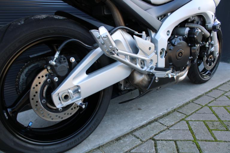Suzuki GSR 600 - 2007 (7)