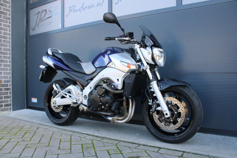 Suzuki GSR 600 - 2007 (10)