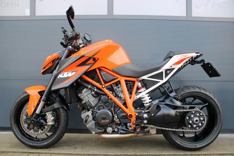 KTM 1290 Superduke R - 2015 (2)