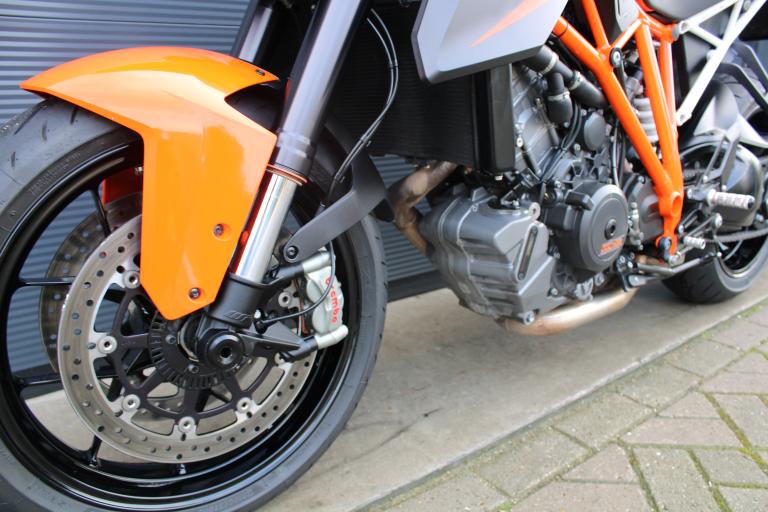 KTM 1290 Superduke R - 2015 (3)